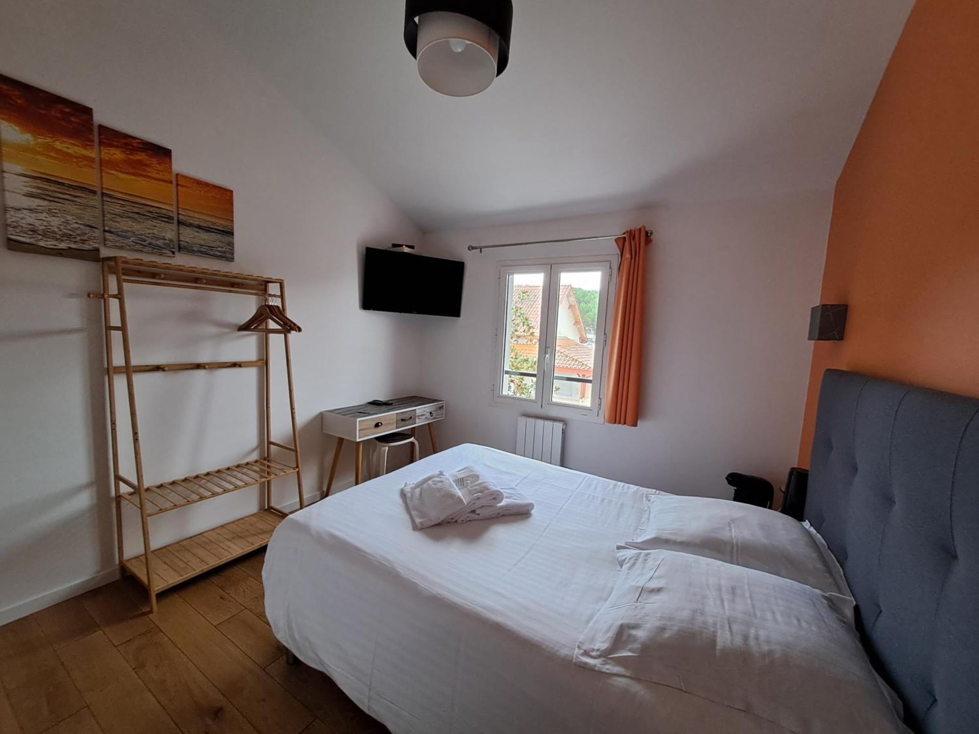 Hotel L'Auberge Canaulaise Lacanau Esterno foto